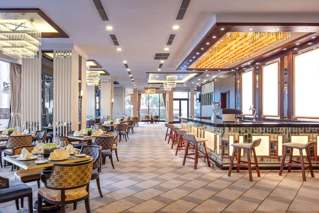 Melia Vinpearl Nha Trang Empire Hotell Restaurant bilde